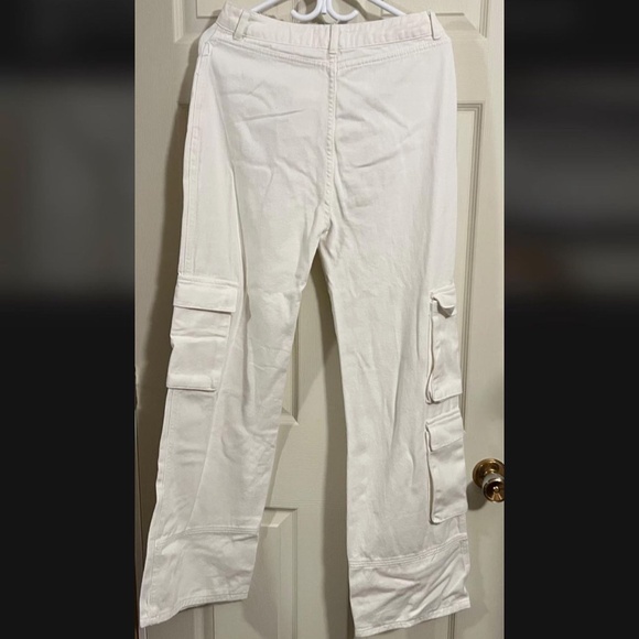 BooHoo x Madison Beer - Loose Fit Cargo Denim Jeans - Picture 2 of 3